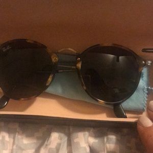 Raybans tortoise shell